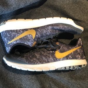 Nike Flex Experience RN 6 (size 8)
